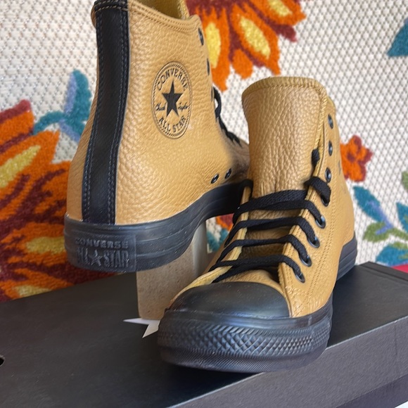 Converse 172014C
CTAS HI
WHEAT/BLACK/BLACK Men’s sneakers - Picture 2 of 16
